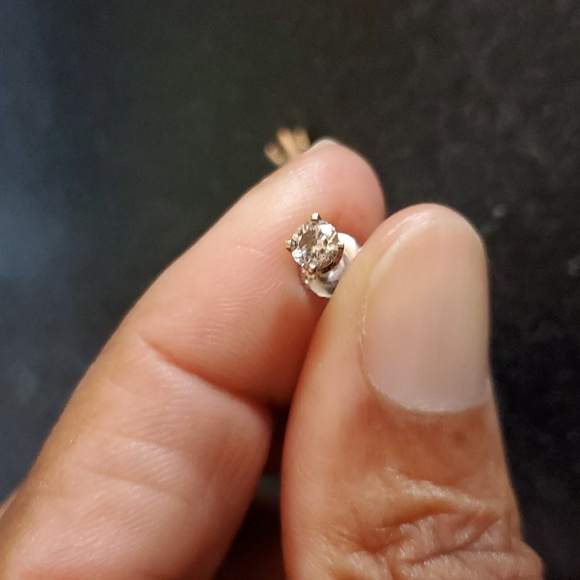 14k White Gold Real Diamond Earrings. SALE WONT LAST LONG‼️ - Picture 3 of 5